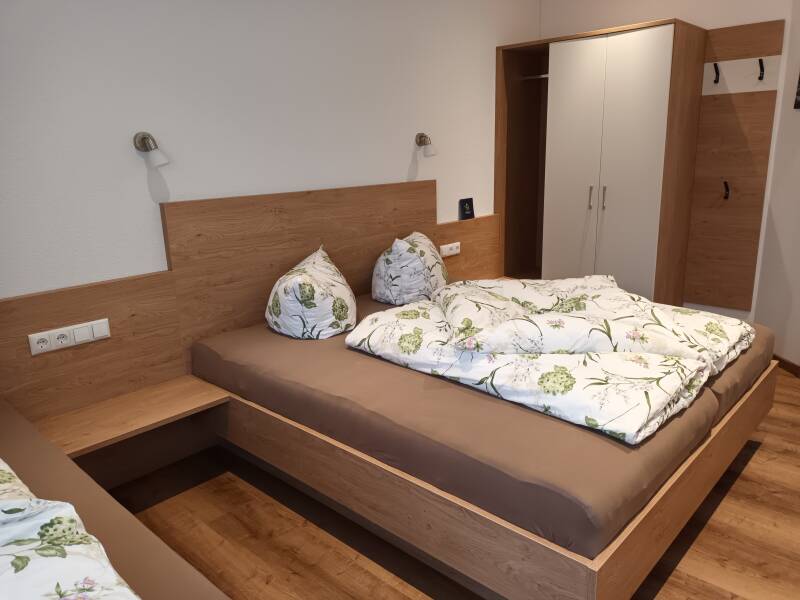 Kleiderschrank im Schlafzimmer