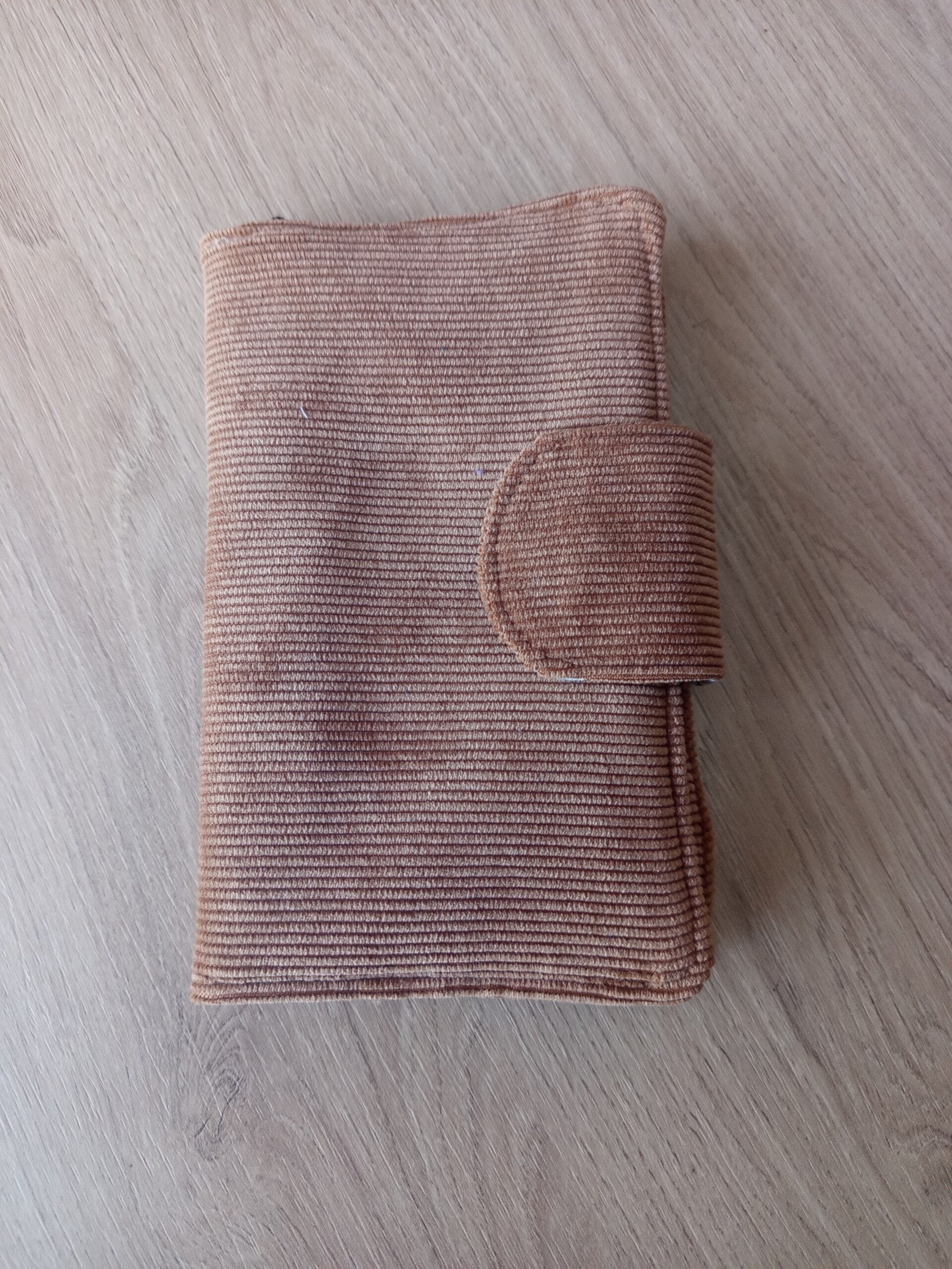 [Prix Réduit] Portefeuille en velours - Modèle unique (17 cm)