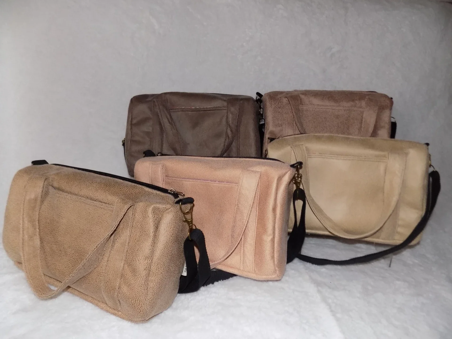 Sac bandoulière en cuir extensible – Élégance & Confort