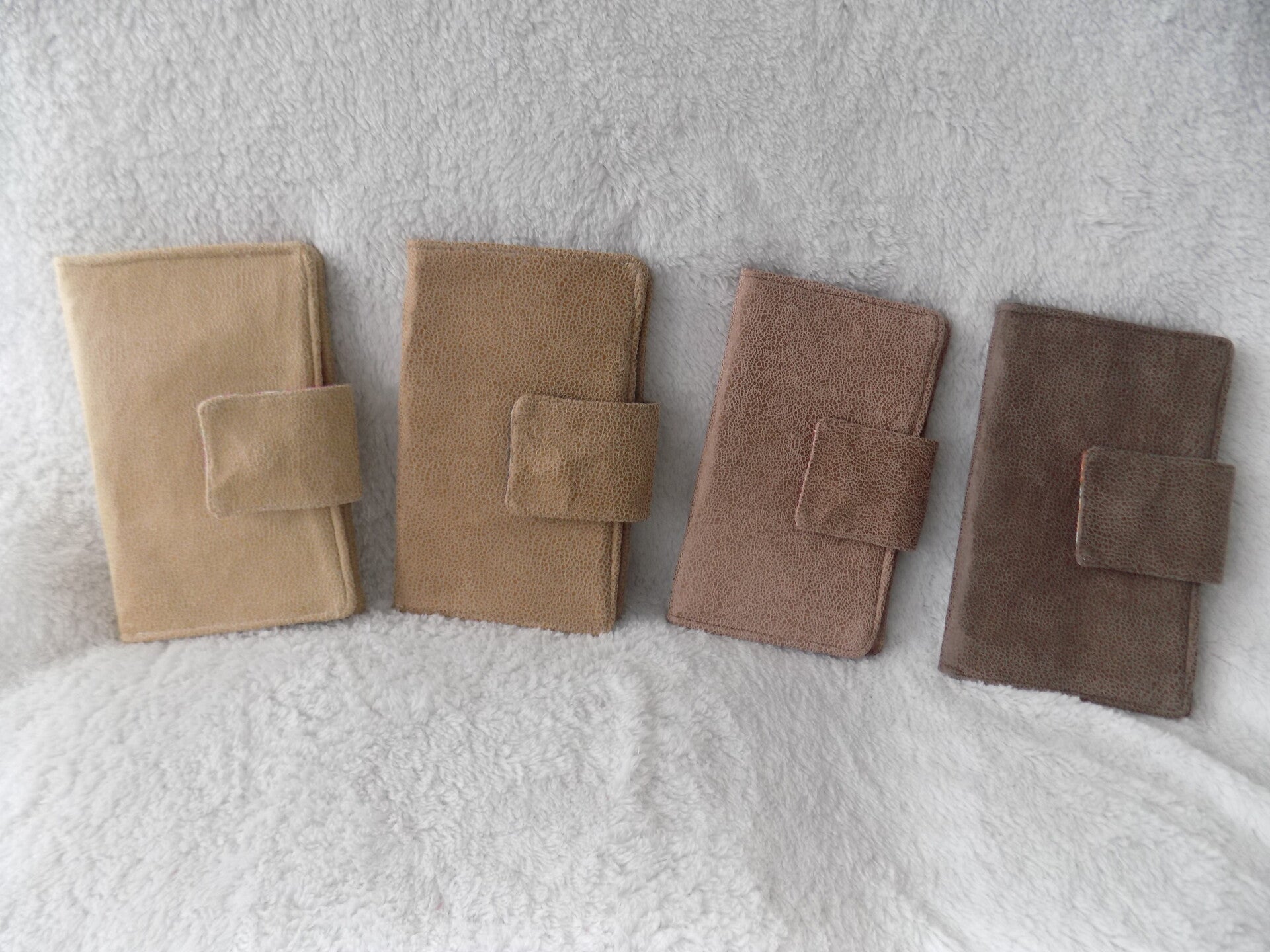 Portefeuille en cuir extensible – Création assortie