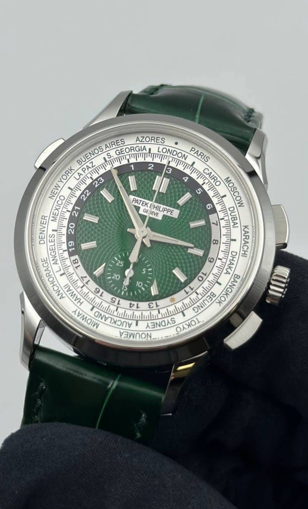 Patek Philippe World Time Chronograph 5930P-001 – Platino / Esfera Verde