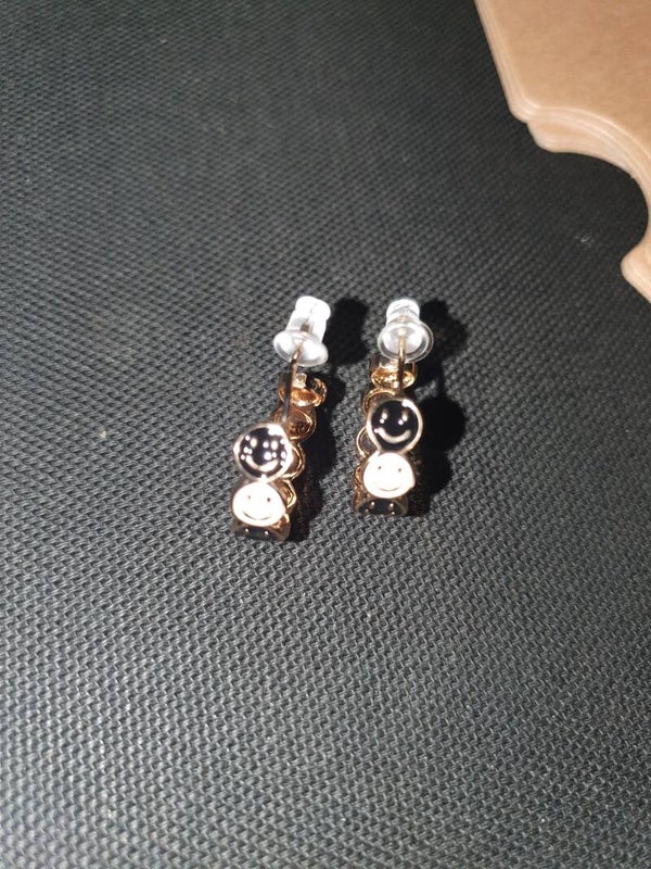 Oorbellen smiley zwart/wit