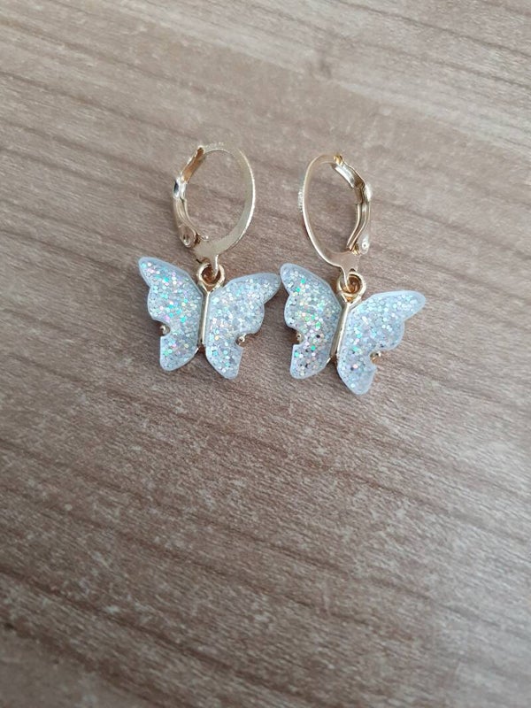 Oorbellen vlinder goud/wit