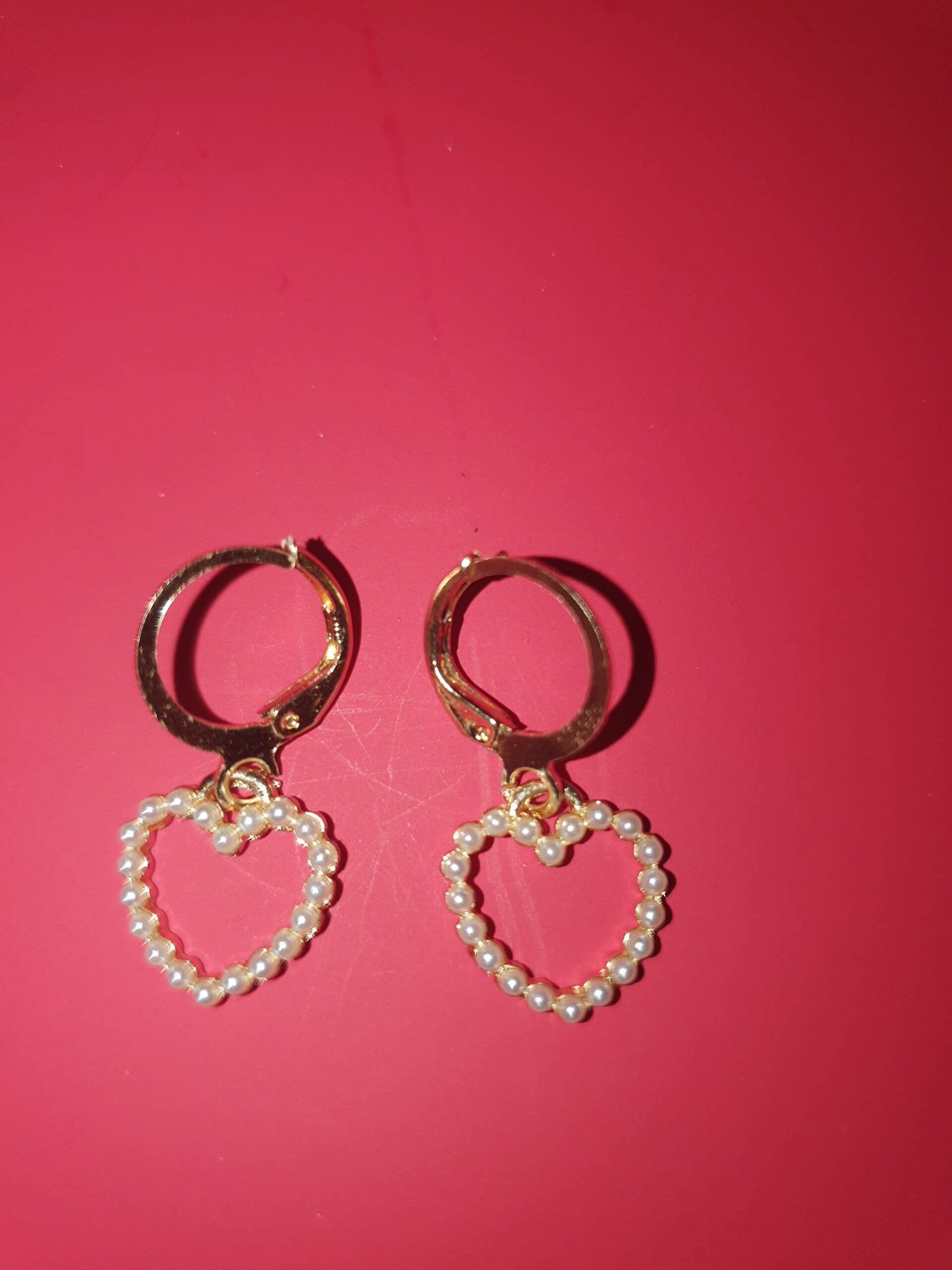 Oorbellen open hartje parels goudkleurig