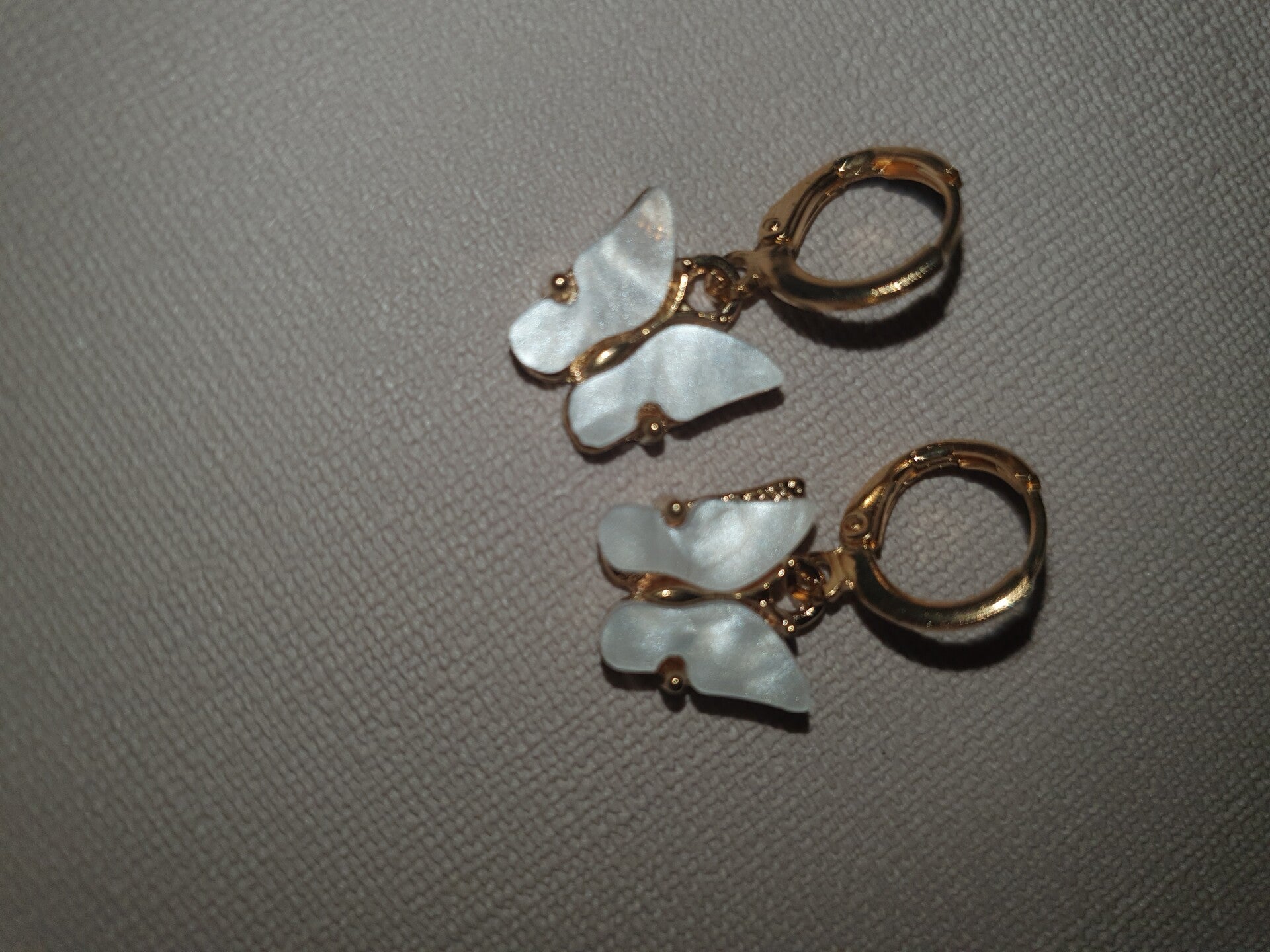 Oorbellen vlinder wit