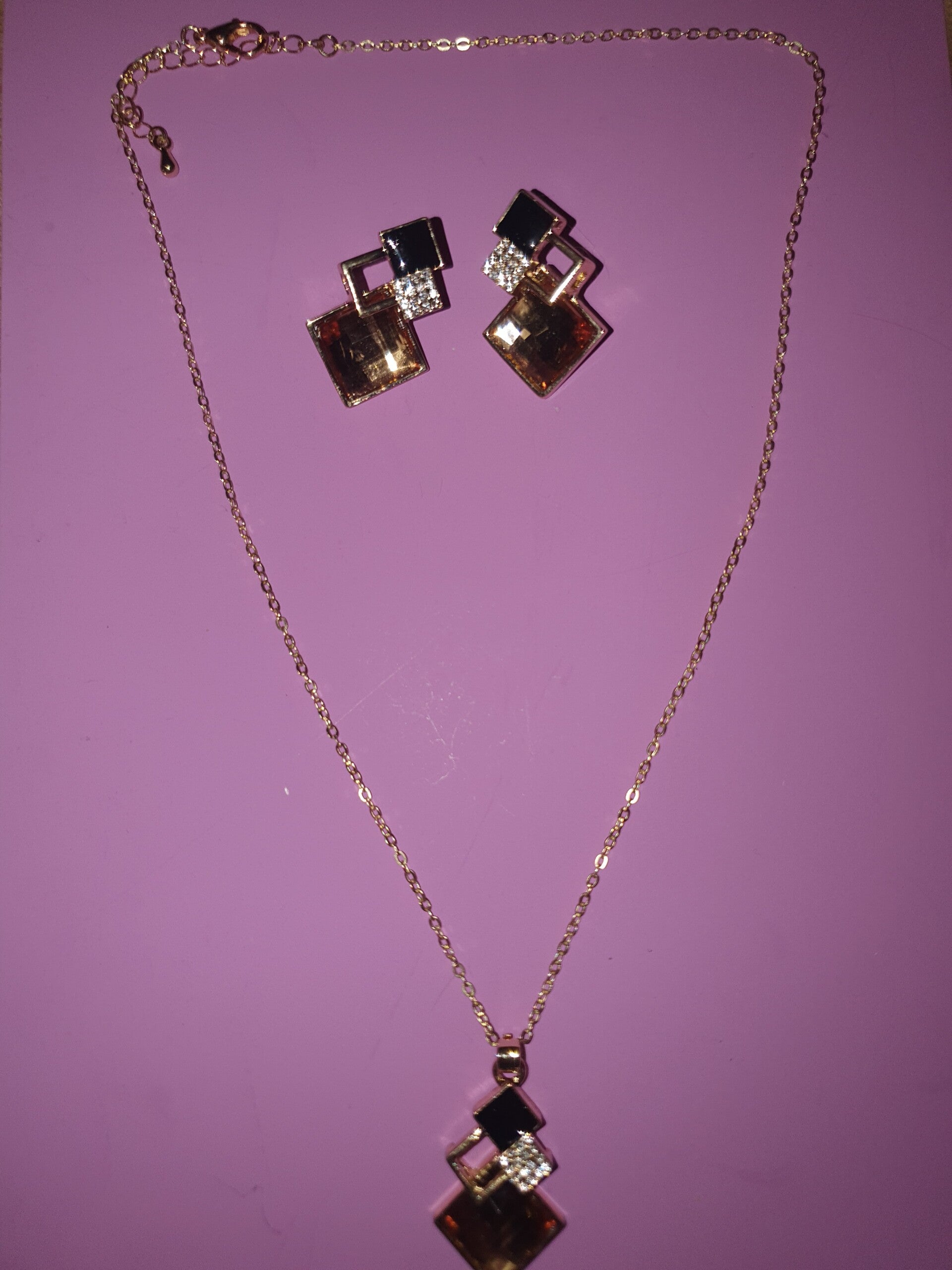 Setje goudkleurig steentjes