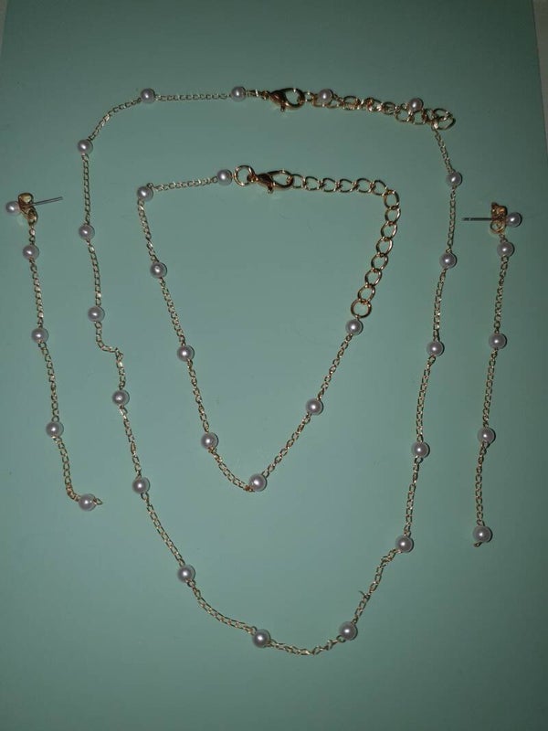 Sieraden setje met fijne pareltjes