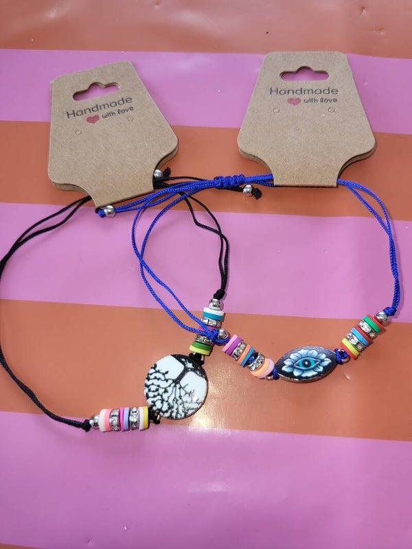 Armbanden bedels en kralen