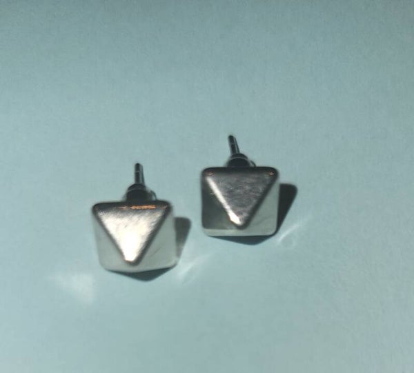 Zilverkleurige oorknopjes