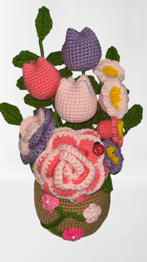 meseta con rosas y tulipanes