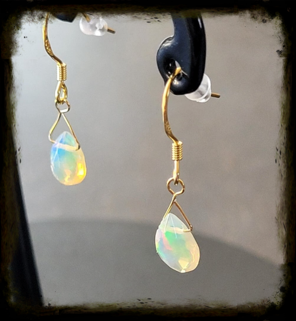 Boucles d'oreilles Opale Ethiopienne Briolette poire facettée