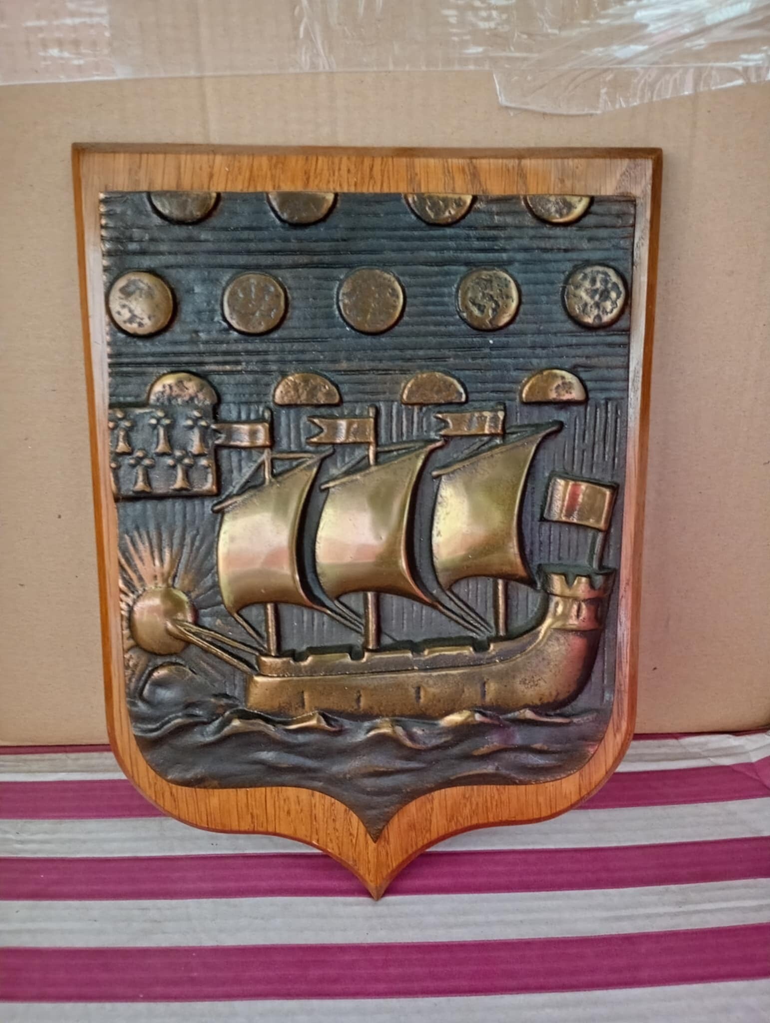 Blason mural en bronze – Navire à trois mâts – Fonderie Pierre Ruaud (Ploemeur)