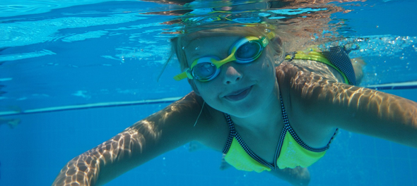 Snorkelen op Curaçao – Alles wat je wilt weten! meisje onderwater
