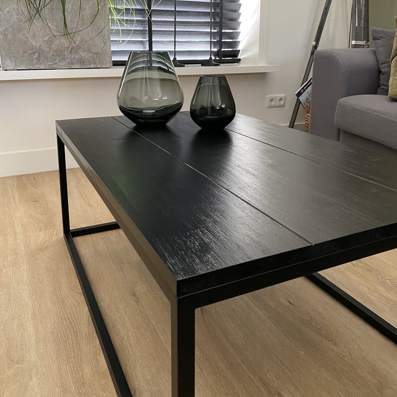 Stalen frame tafel. Tafelframe op maat. Stalen tafelframe op maat. Salontafel van staal op maat. Stalen salontafel. Stalen eetkamertafel op maat. Stalen sidetable op maat. Zwarte meubels op maat.