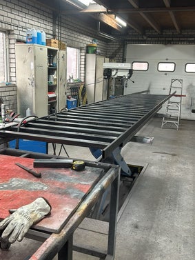 Stalen balustrade. Stalen balustrade op maat. Buitenkeuken maatwerk. Schoenenrek op maat. Kapstok op maat. Stalen schoenenrek. Stalen buitenkeuken. Stalen keuken. Buitenkeuken op maat. Stalen balustrade maatwerk. Stalen balkon. Balkon maatwerk. Kapstok.