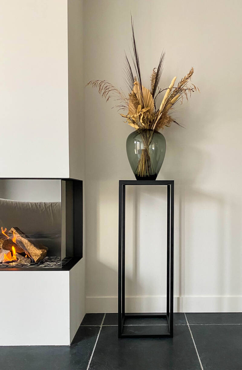 Stalen zuil op maat. Stalen zuil maatwerk. Stalen sokkel op maat. Gemaakt door BLACK BEARD STEEL DESIGN.