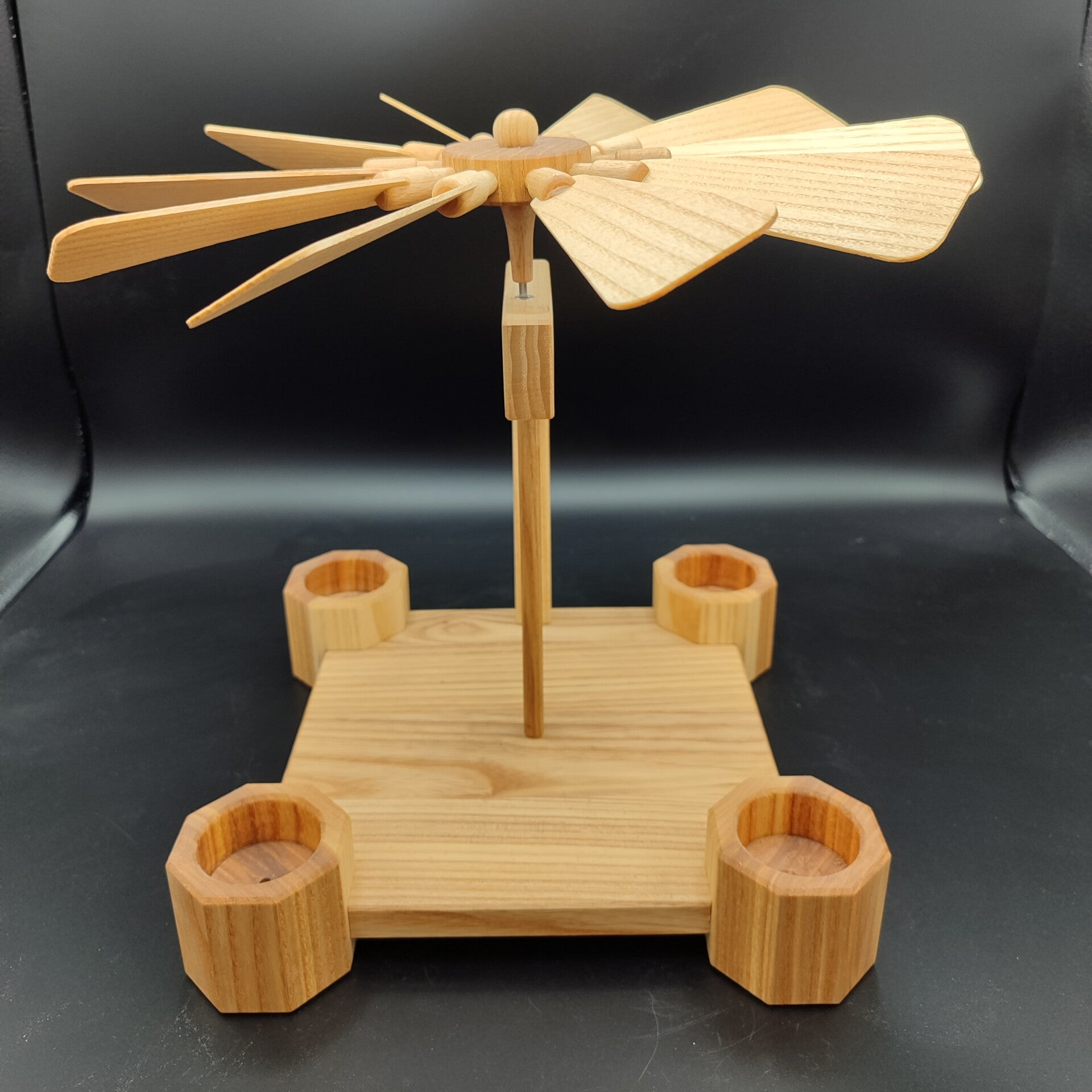 Pyramide klein Esche