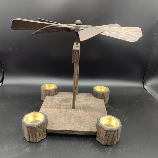 Pyramide klein Esche auf Wenge