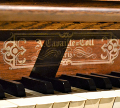 Inscription Aristide Cavaillé-Coll sur l'orgue de Saint-Sulpice.