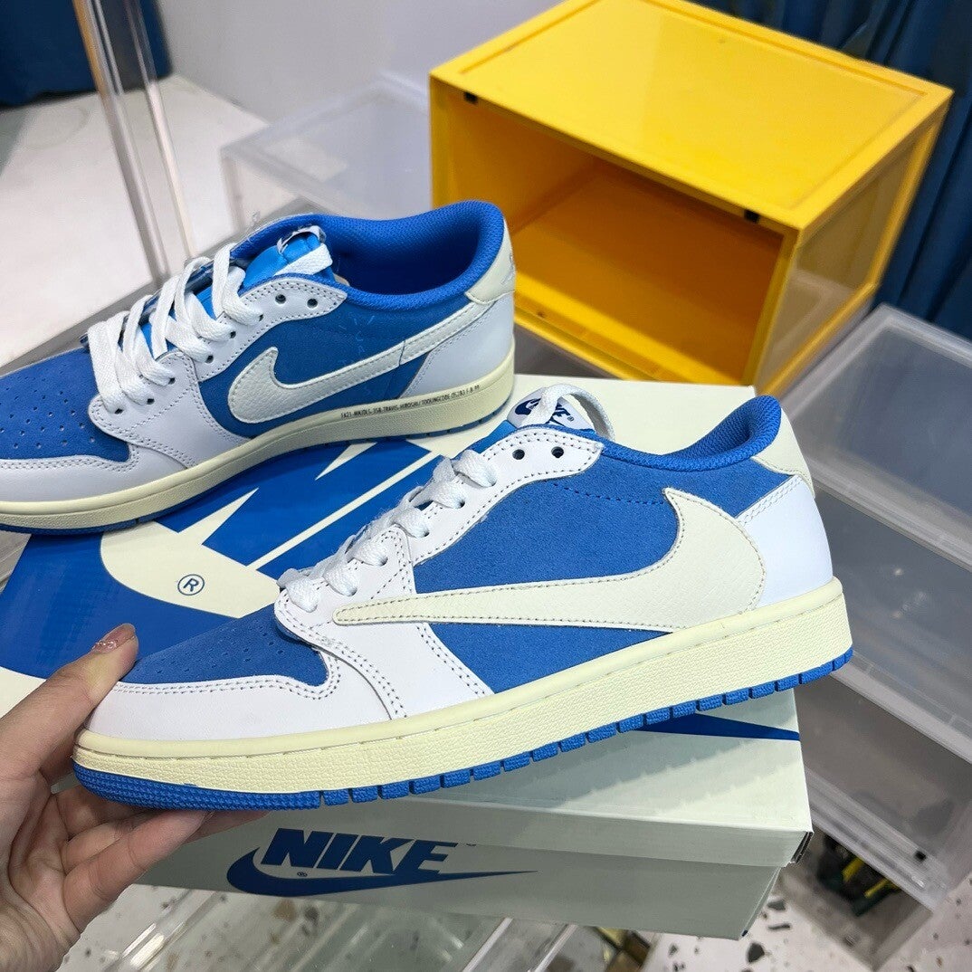 Nike AJ1 Low Sneakers