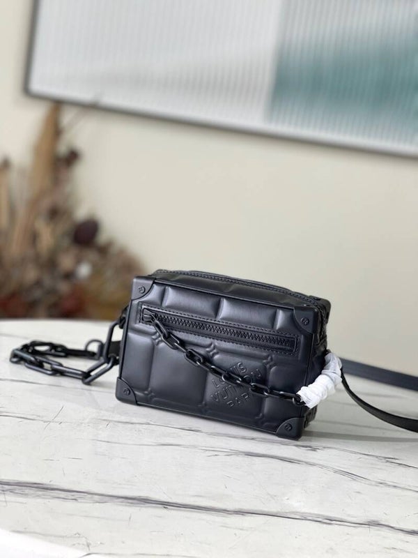 23SS LV MINI SOFT TRUNK BAG  SIZE-18.5*13*8CM 236128310