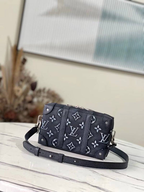 23SS LV SOFT TRUNK BAG SIZE-22.5*14*5CM