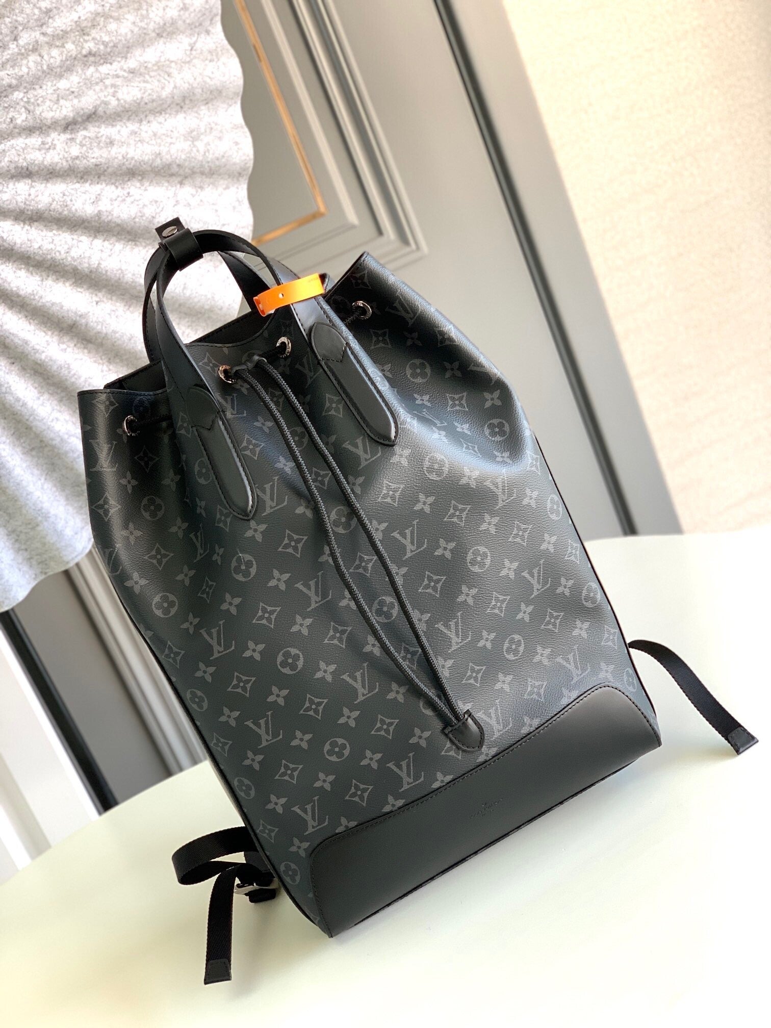 23SS LV BACKPACK SIZE-30*44*16CM 236025310