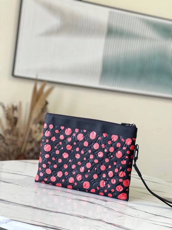 23SS LV ✖️ YK POCHETTE TO GO HANDBAG SIZE-30*21.5*1CM