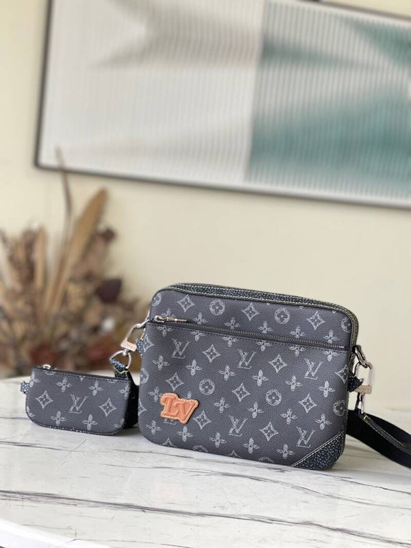 23SS LV CROSSBODY BAG  SIZE-25*18.5*7CM 235122110