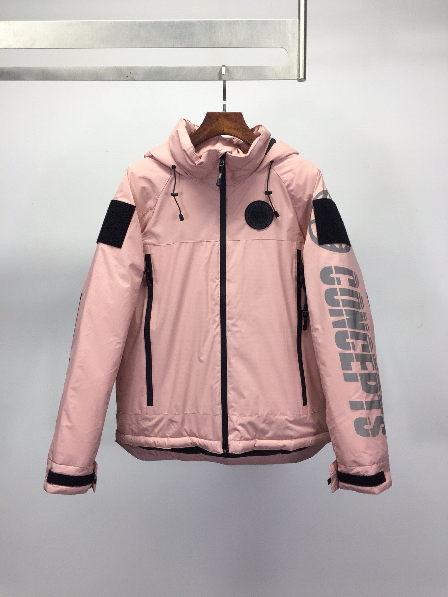 Luminous letter sleeve logo down jacket