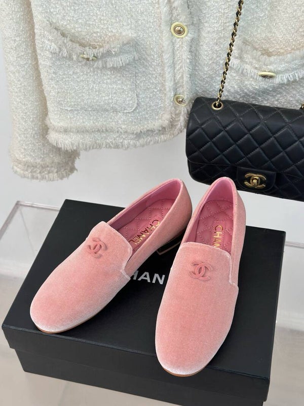 CHANE* | new pair of C loafers