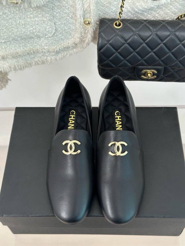 CHANE* | new pair of C loafers