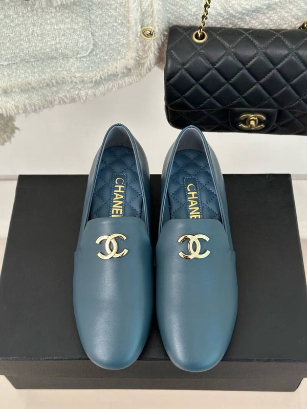 CHANE* | new pair of C loafers