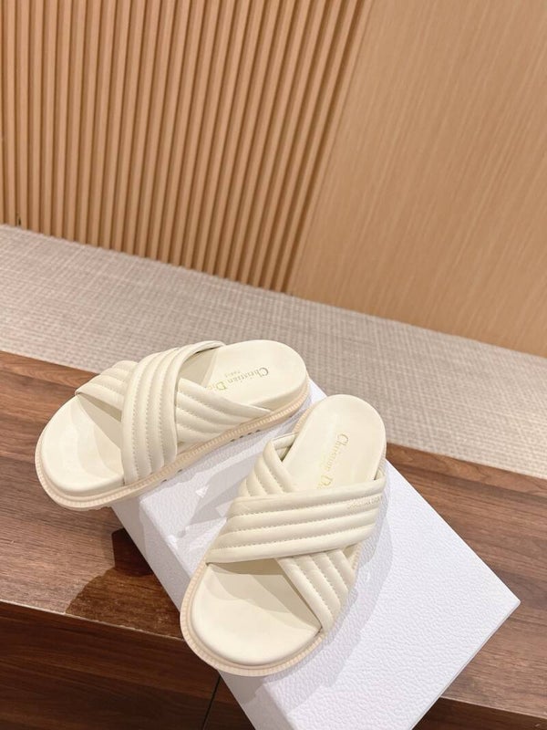 “24 CD women slides