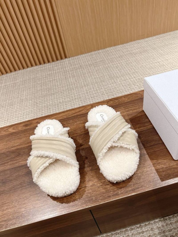 “24 CD women slides