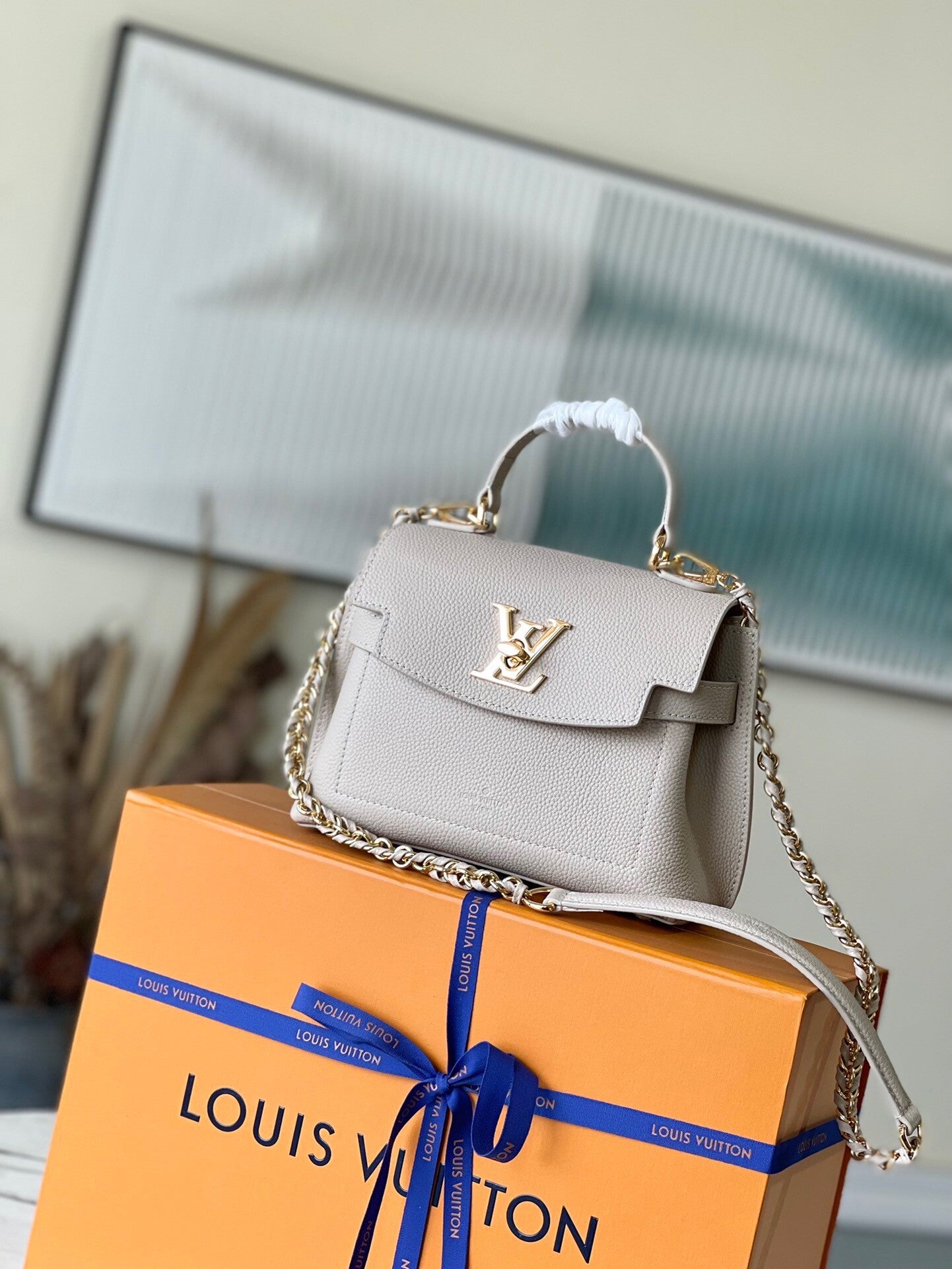 23SS LV LOCKME EVER SHOULDER BAG SIZE-23*17*10CM
