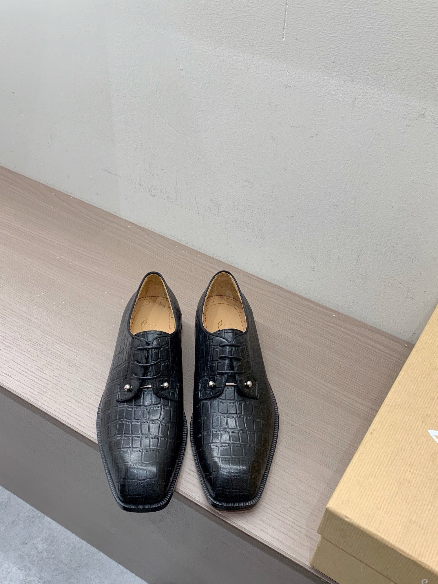 CL men’s shoes “24