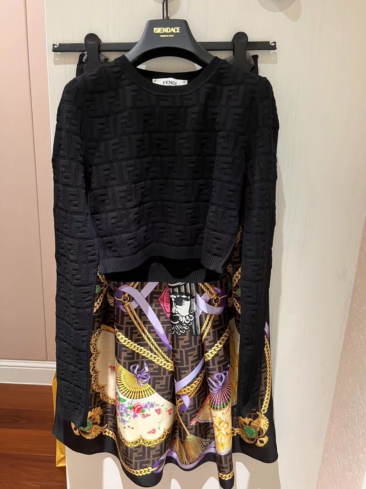 FEND* short knitted top