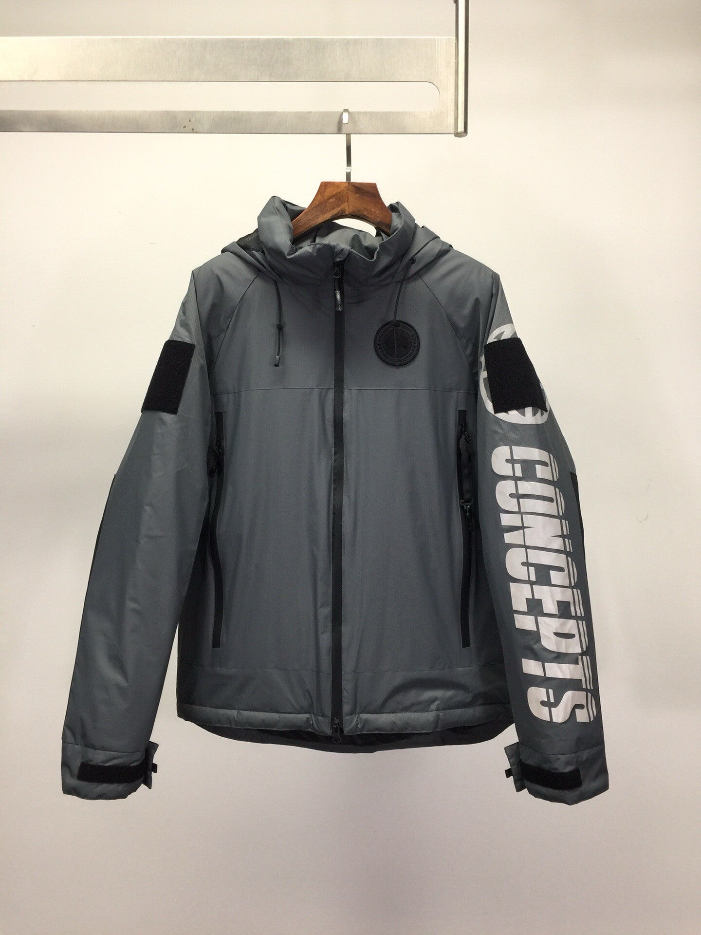 Luminous letter sleeve logo down jacket