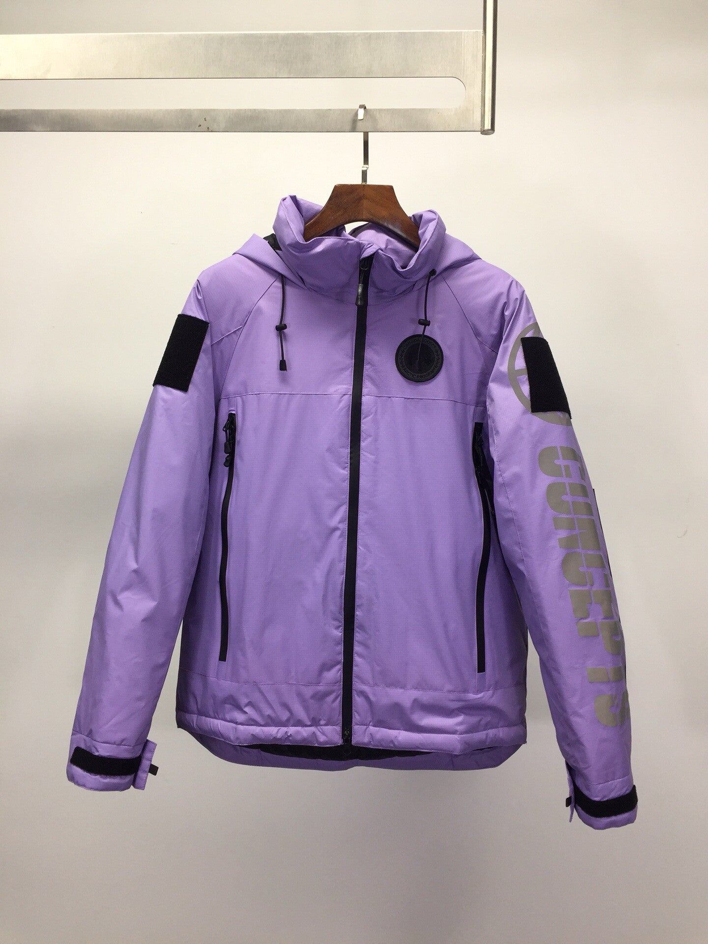 Luminous letter sleeve logo down jacket