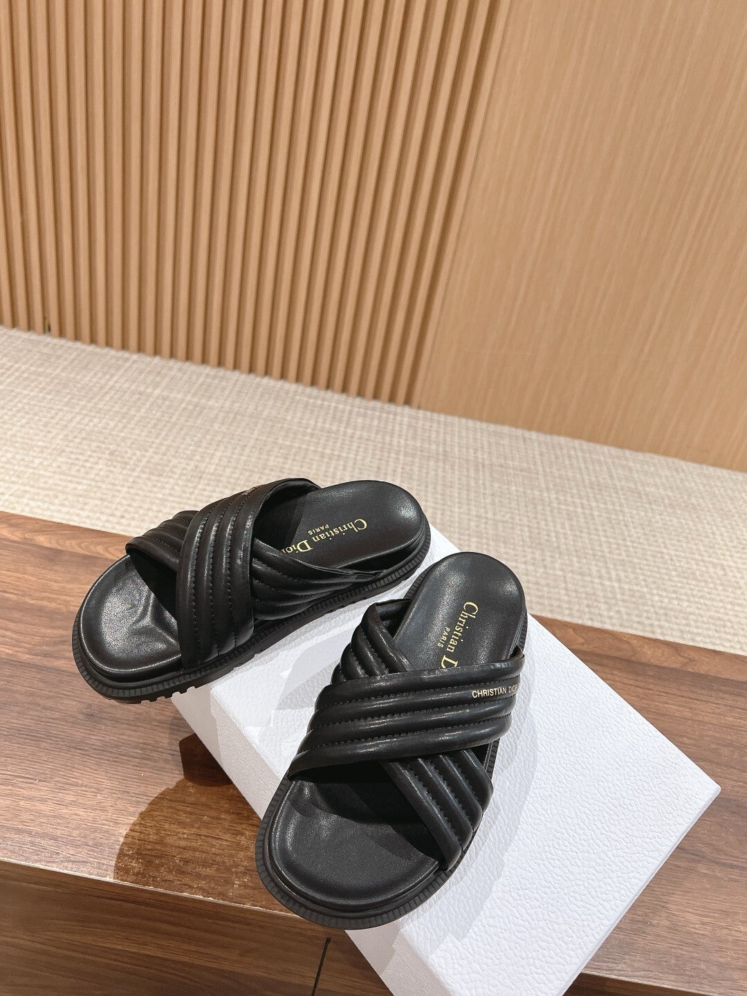 “24 CD women slides