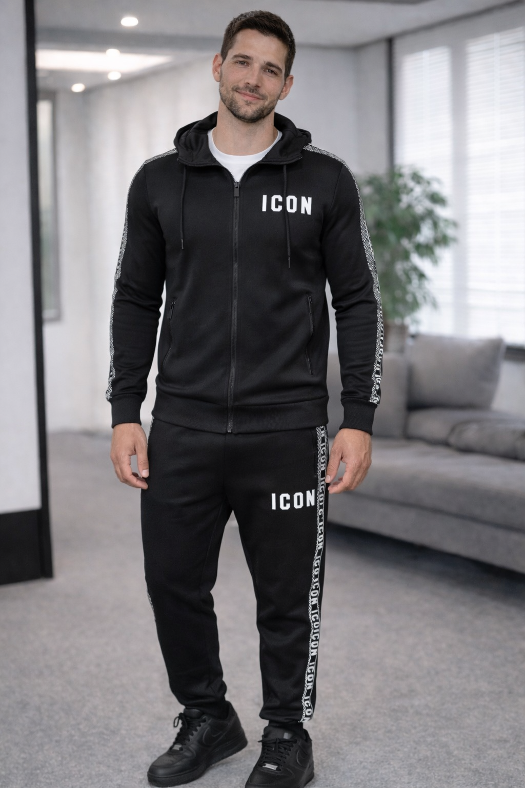 Icon trainingspak black.  TX1196-1