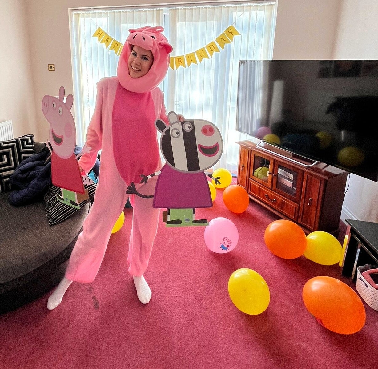 Peppa Pig themed children’s dance party entertainer in London