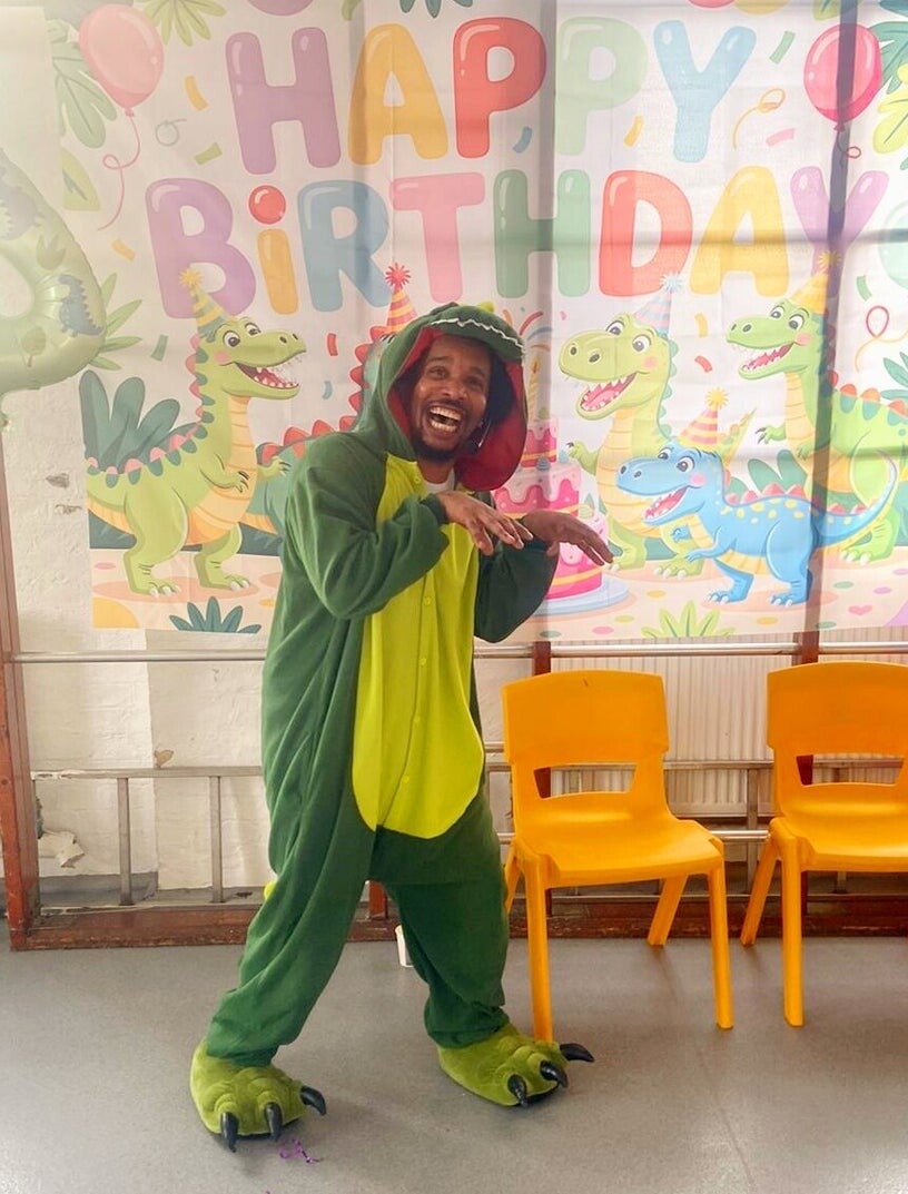 dinosaur themed children’s party entertainer in London