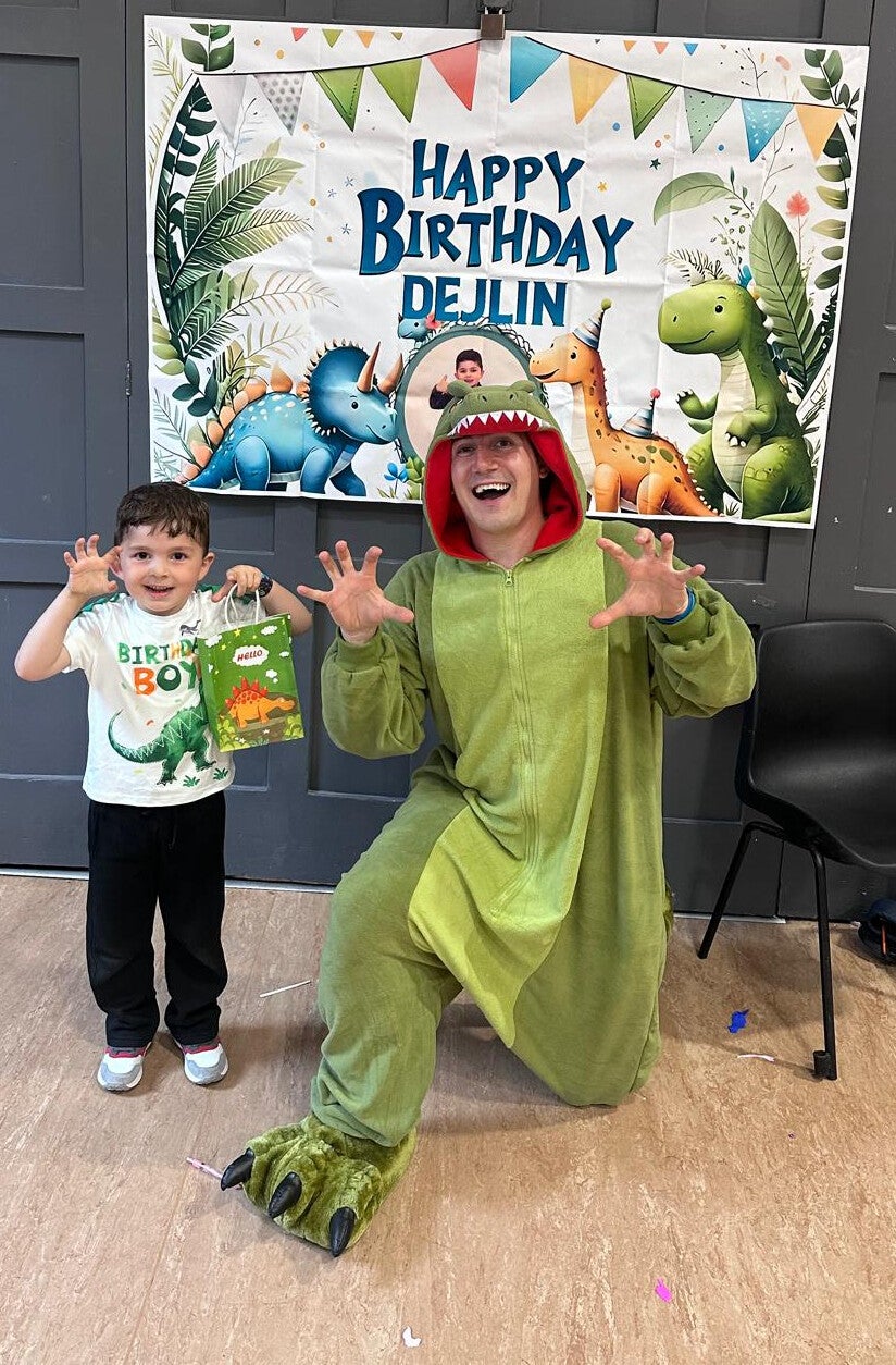 dinosaur themed children’s party entertainer in London