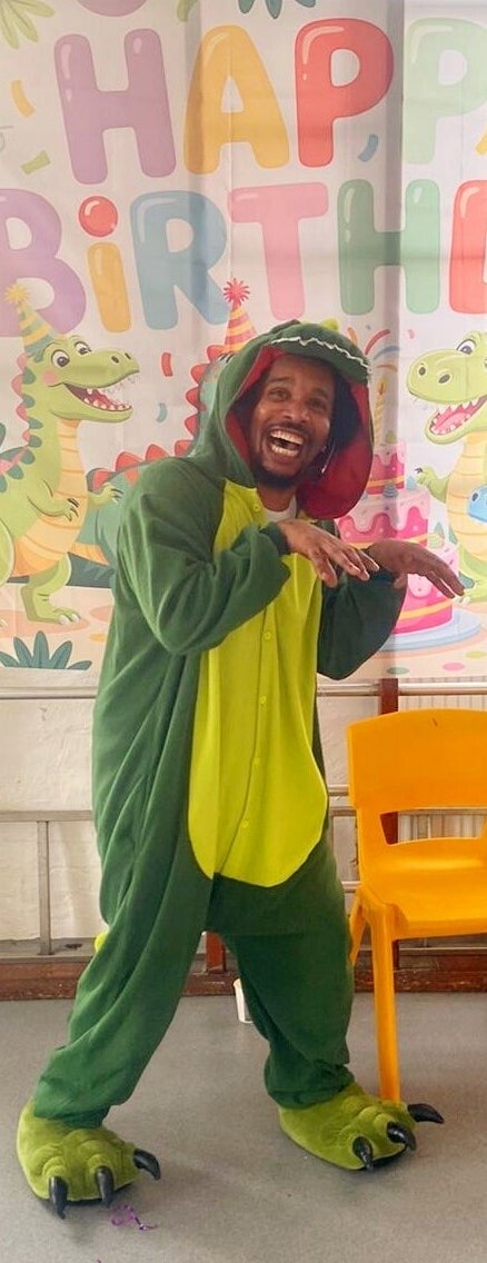 dinosaur themed children’s party entertainer in London