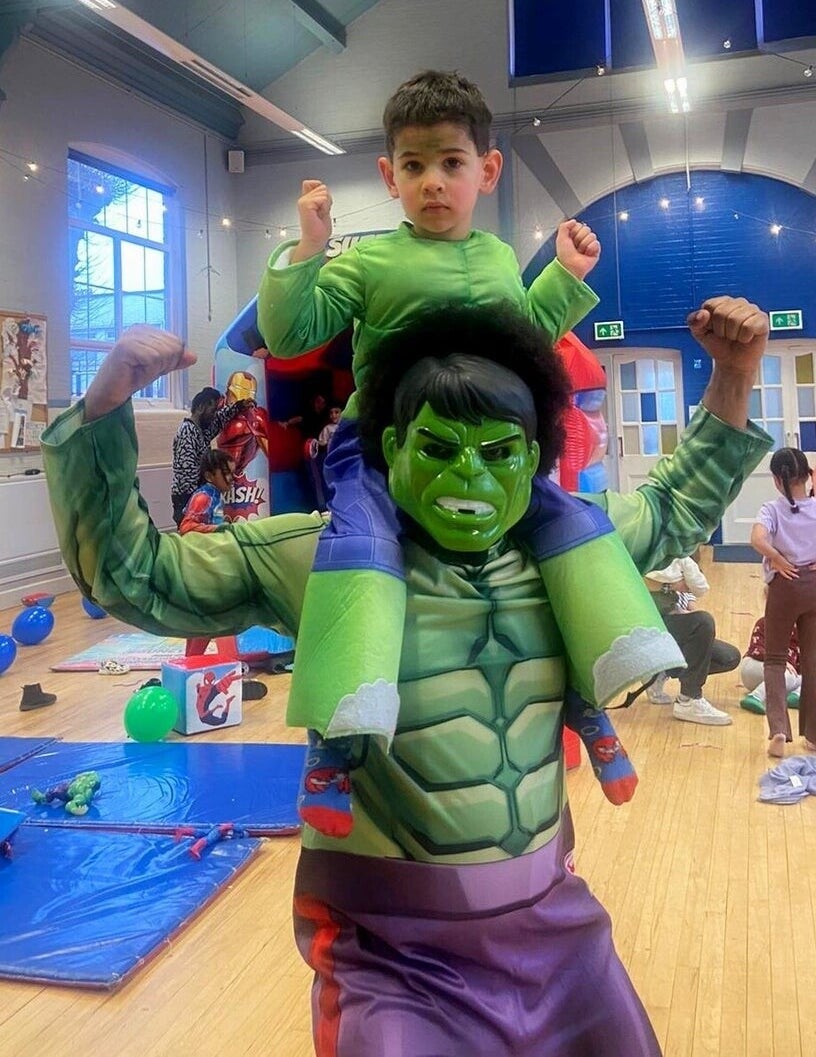 hulk themed children’s party entertainer in London