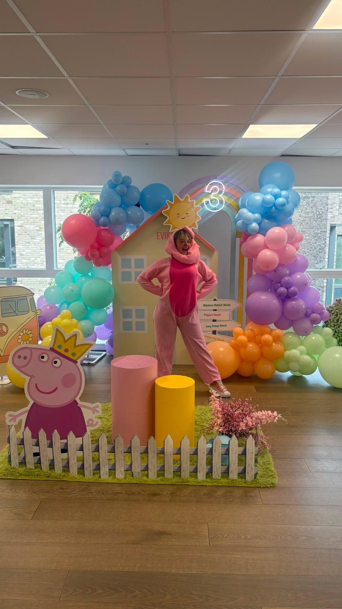 Peppa Pig themed children’s dance party entertainer in London