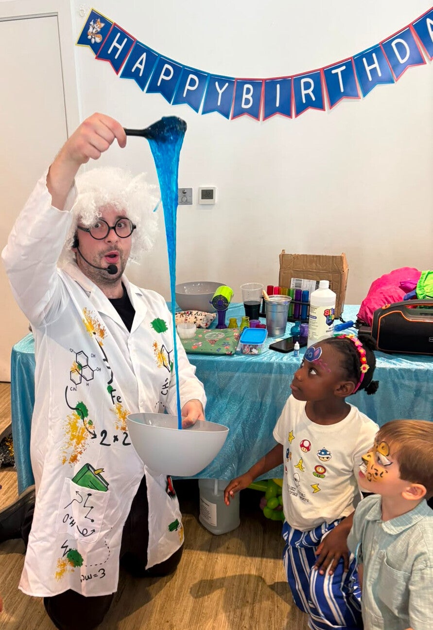 science themed children’s party entertainer in London