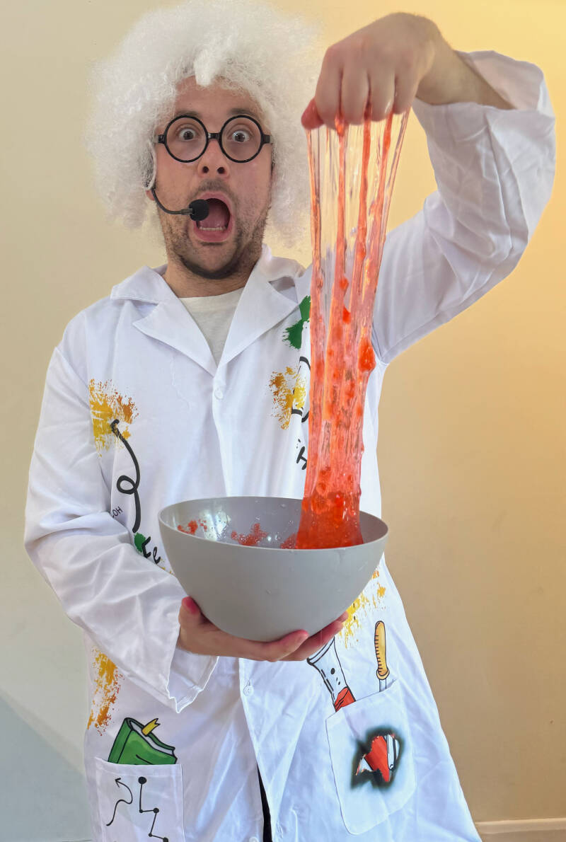 science themed children’s party entertainer in London